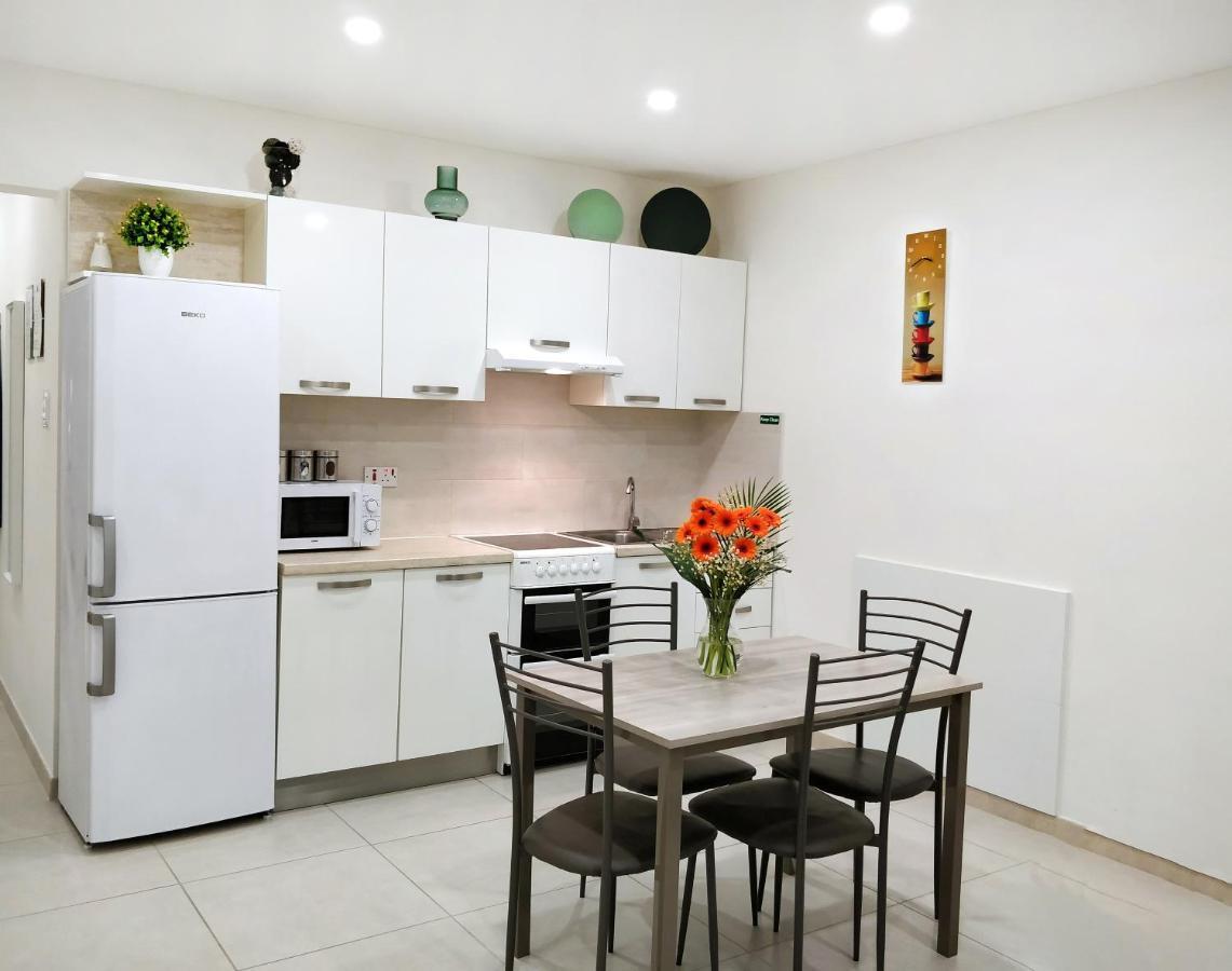 Central Rooms - Near Valletta & Sliema - Best Bus Lines Hamrun ภายนอก รูปภาพ